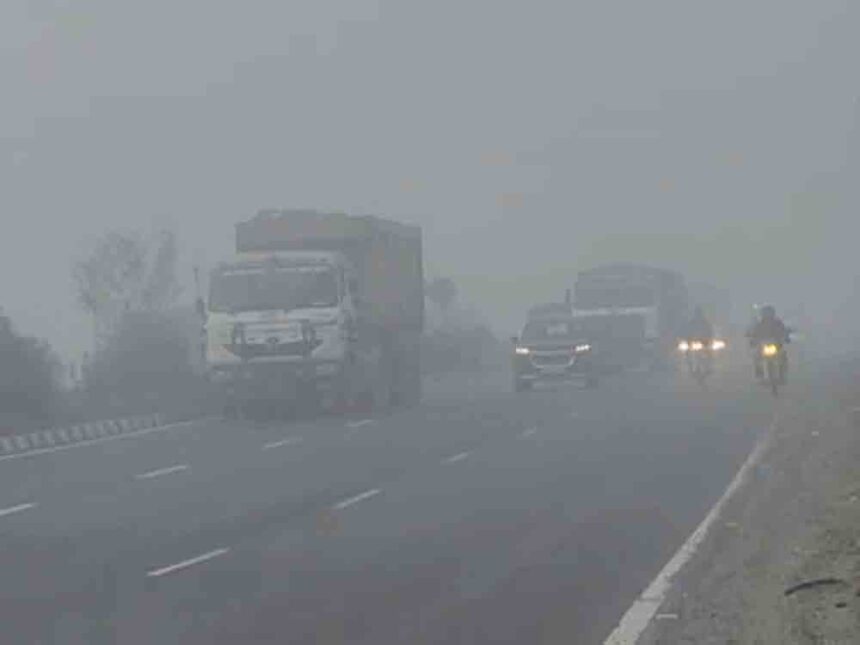 Four vehicles collided in the fog in Rajasthan, 10 injured; 5 trains delayed in Bihar.