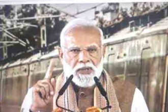 Modi said – the country already knows that Congressmen are naked: If you want to become PM, then win the hearts of the people.