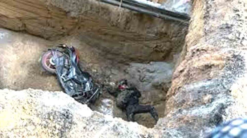 Delhi: Bike rider dies after falling into a pothole dug on the road: The pothole was dug by the Jal Board.