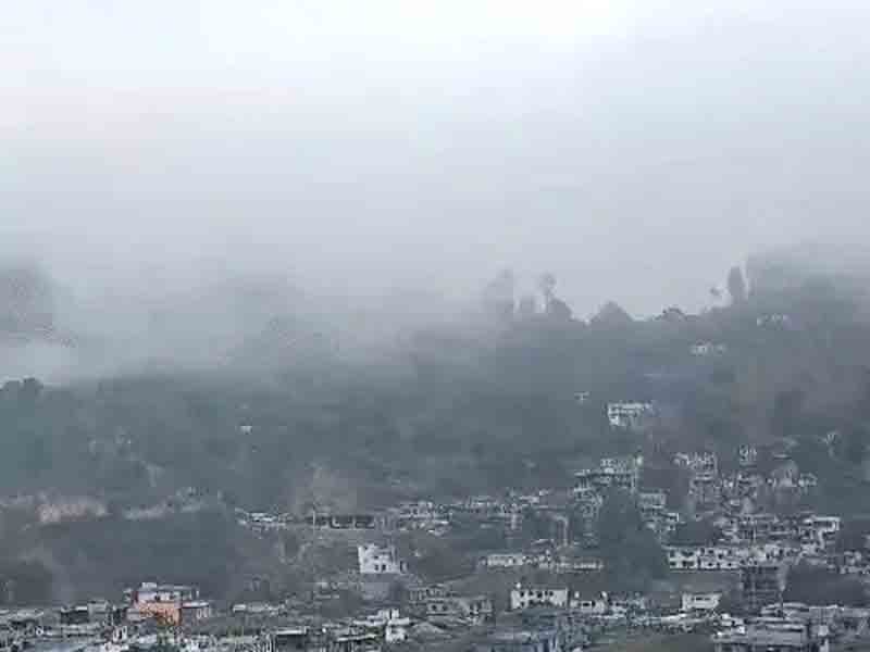 Snowfall in Jammu and Kashmir, Army rescues pregnant woman