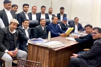 A meeting was held at the Lawyers Chamber, Sector-12, Faridabad regarding the frequent beatings and attacks on lawyers.