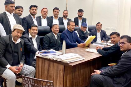 A meeting was held at the Lawyers Chamber, Sector-12, Faridabad regarding the frequent beatings and attacks on lawyers.