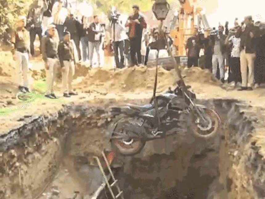 Delhi biker death case: No barricades or lights at pothole site