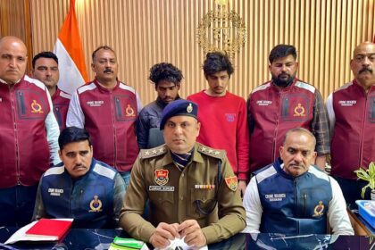 Patwari and his associate arrested while taking bribe of Rs 20,000