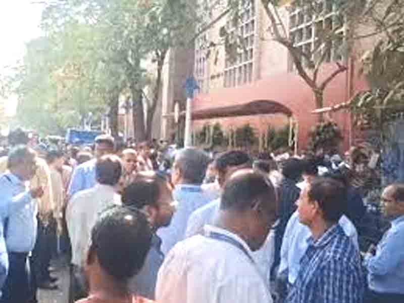 Earthquake of 5.4 magnitude hits several districts of Bengal including Kolkata; strong tremors felt