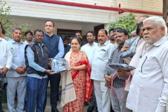 Safai Karamcharis are the strong pillars of the Municipal Corporation: Praveen Batra