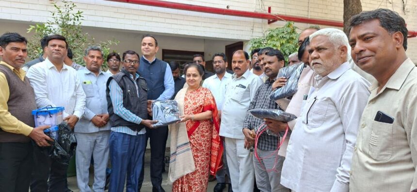 Safai Karamcharis are the strong pillars of the Municipal Corporation: Praveen Batra