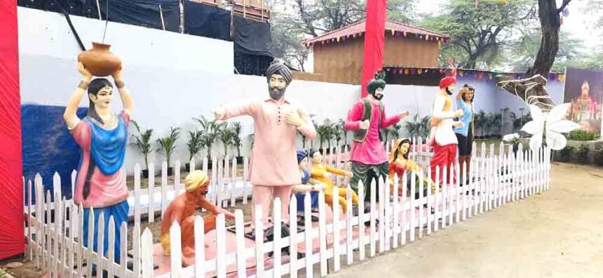 Attractive selfie points attract tourists at Surajkund International Crafts Mela