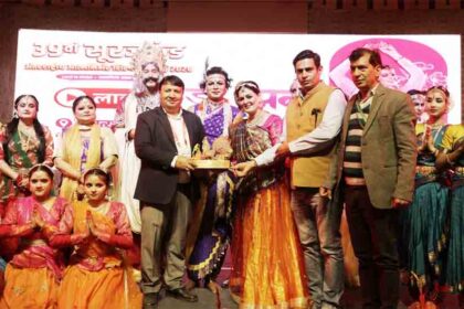 At the 39th Surajkund International Self-Reliant Crafts Festival, folk artists introduced the audience to Rajasthan's singing, dancing and traditional folk art.