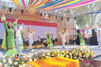 Artists dazzled at the Ek Bharat Shreshtha Bharat fashion show at the Surajkund Fair.