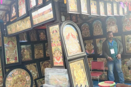 The splendor of South Indian painting was on display at the Surajkund Fair; a Tanjore painting worth Rs 12 lakh became the centre of attraction.