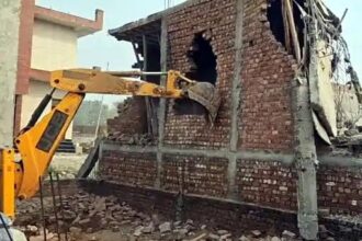 DTP bulldozers demolished five houses and eight shops