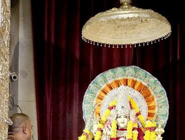 Shri Siddhadata Ashram was immersed in the devotion of Mother Kushmanda.