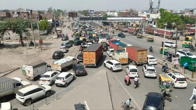 One side of Bata Bridge closed, people were seen struggling with traffic jam.