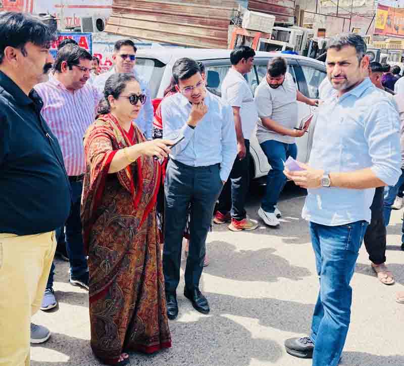 There will be barricading on both sides of the Gochhi drain, action will be taken against companies dumping chemical-laden water: Praveen Batra Joshi