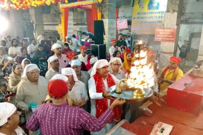 On the second day of Navratri, a grand puja of Mata Brahmacharini was performed at the Vaishno Devi temple.