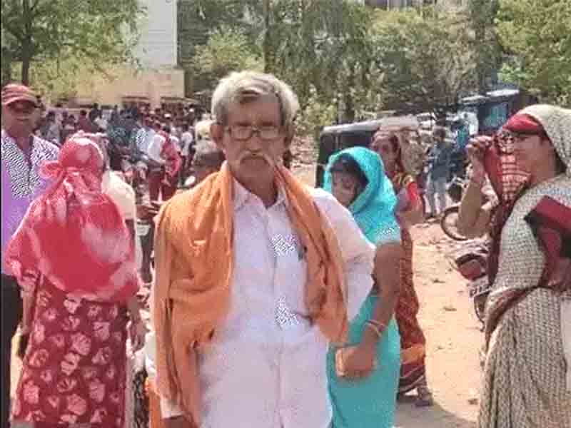 There was a traffic jam in many places in Rajasthan and Bihar for cylinders: lines formed across the country since morning.