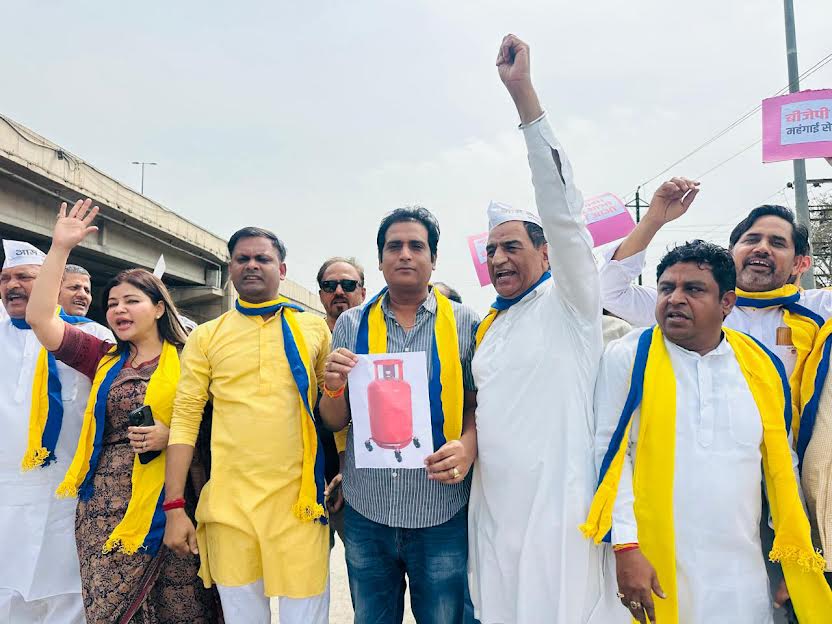 Aam Aadmi Party protested against the black marketing of LPG cylinders.