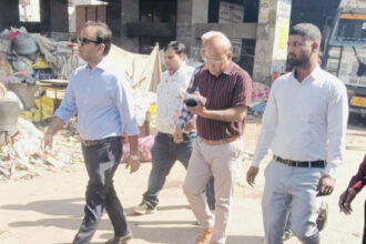 Corporation Commissioner Dhirendra Khadagta inspected Ward 14 and directed the removal of encroachments from under the Bata Bridge.