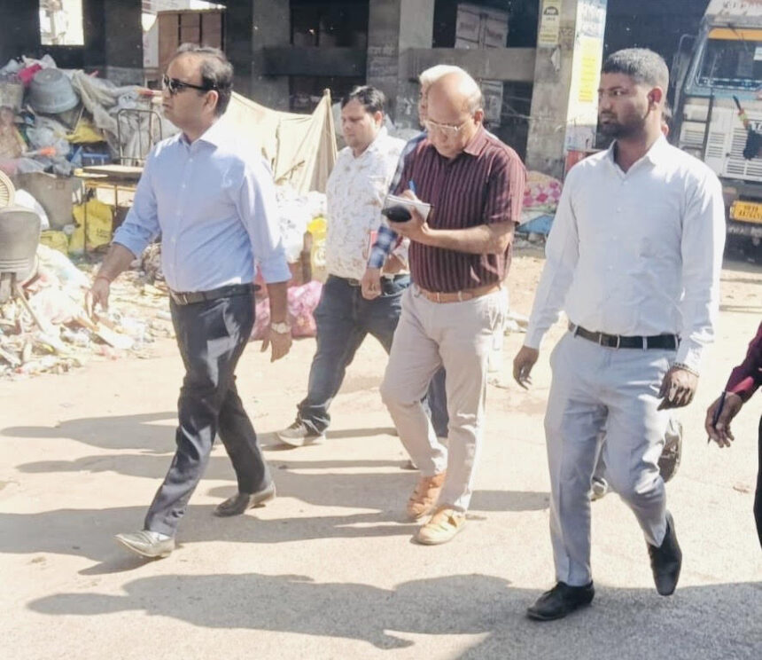 Corporation Commissioner Dhirendra Khadagta inspected Ward 14 and directed the removal of encroachments from under the Bata Bridge.