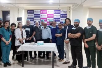 Accord Hospital celebrates 7,000 successful heart procedures with a cake-cutting ceremony