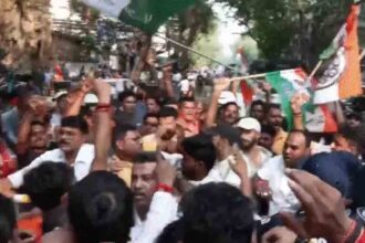 BJP-TMC workers clash outside EC office in Kolkata