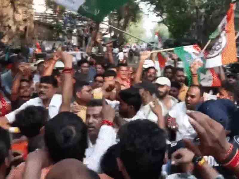 BJP-TMC workers clash outside EC office in Kolkata