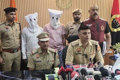 The main accused in the Sarurpur gold robbery was arrested after an encounter. He had been absconding since the 64 lakh rupee robbery.