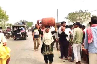 LPG shortage across the country, long queues outside agencies