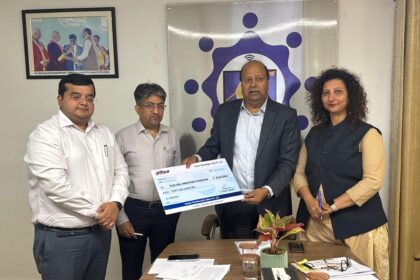 Dahua Technology Company has received Rs 30 lakh in CSR, tablets will be distributed to 400 needy girl students of Palwal district.