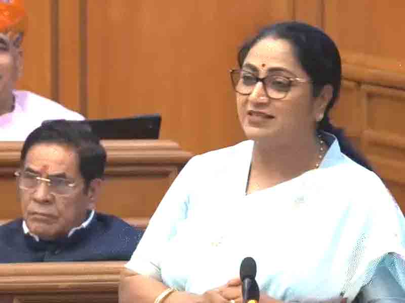 ₹1,03,700 crore budget presented for Delhi: 10th class merit students will get laptops.