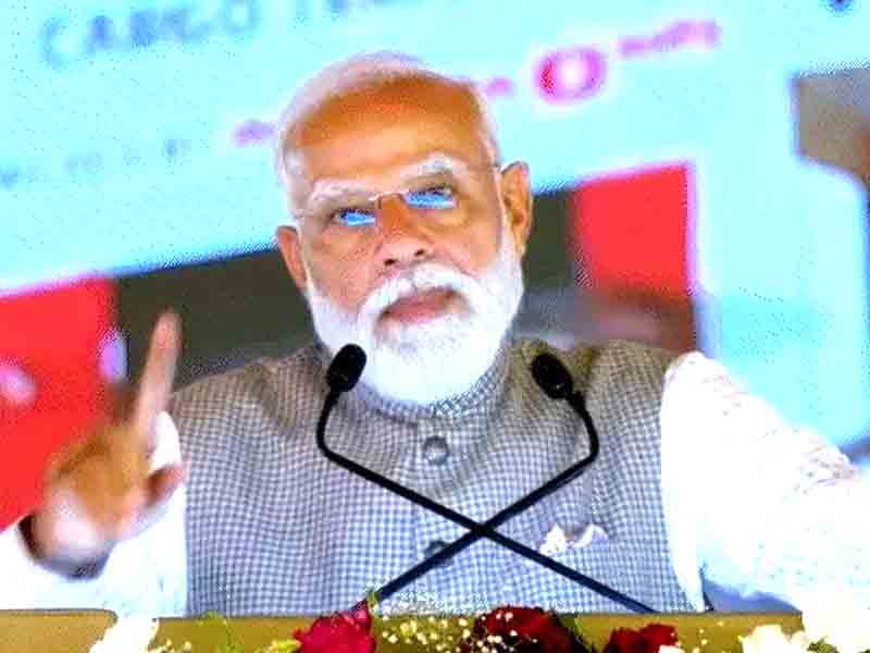 Modi inaugurated the country's largest airport: Said in Noida - the country has to fight the crisis of war unitedly.