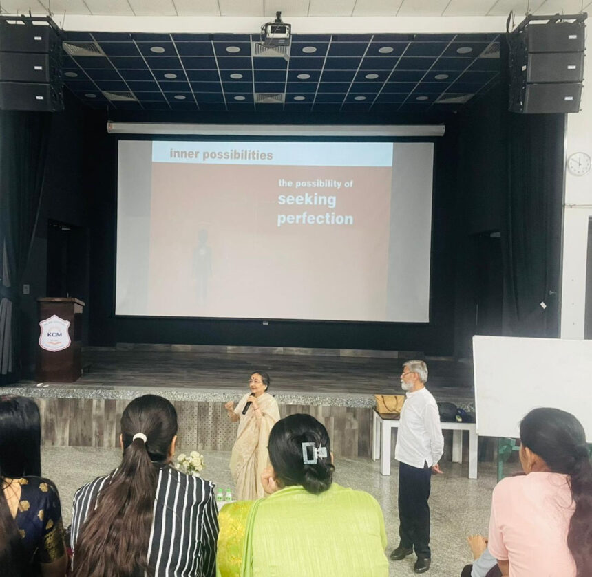 केसीएम वर्ल्ड स्कूल में फ्यूचर सिटीजनशिप प्रोग्राम पर प्रशिक्षण कार्यक्रम का हुआ आयोजन