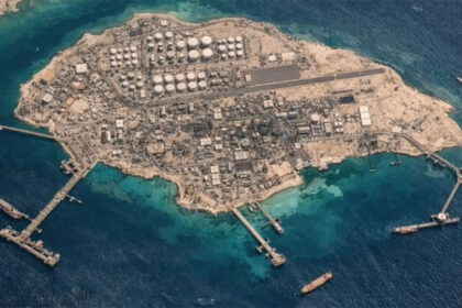 ईरान के खार्ग आइलैंड पर हमला, डेडलाइन खत्म होने से पहले ऑयल टर्मिनल को निशाना बनाया