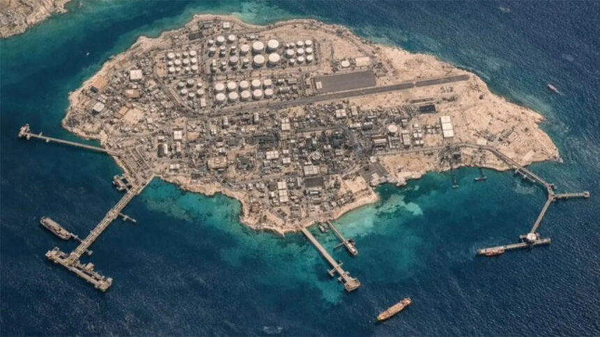 ईरान के खार्ग आइलैंड पर हमला, डेडलाइन खत्म होने से पहले ऑयल टर्मिनल को निशाना बनाया