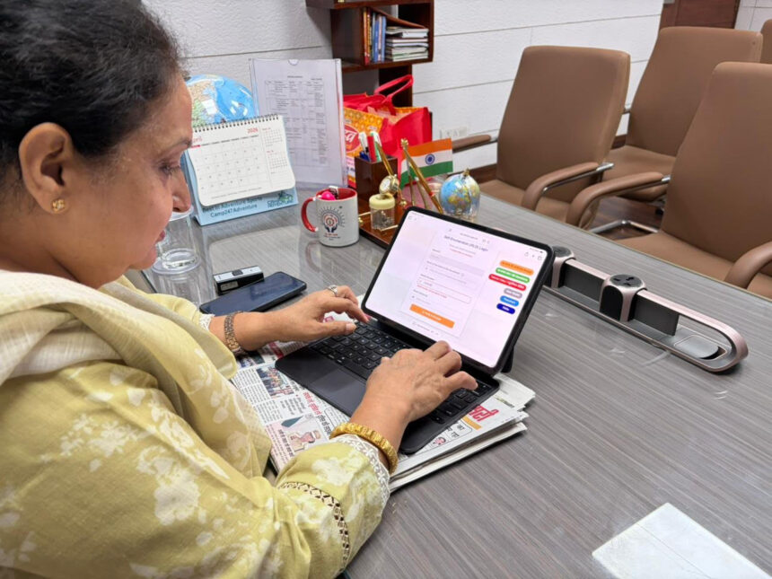 Digital Initiative in Census: Mayor Mrs. Praveen Batra Joshi participated in the self-enumeration process