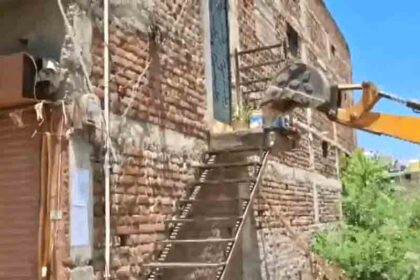 Amravati: Bulldozers driven into the house of a sexual harassment accused