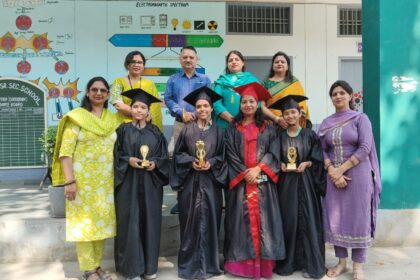 A grand convocation ceremony was organised at Government Girls Senior Secondary School, Jacobpura, Gurugram: The new session began with a havan and tilak ceremony.