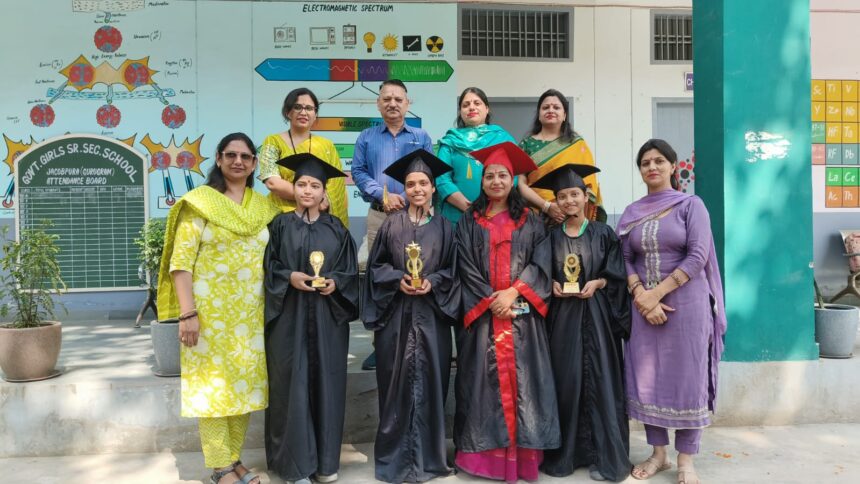 A grand convocation ceremony was organised at Government Girls Senior Secondary School, Jacobpura, Gurugram: The new session began with a havan and tilak ceremony.