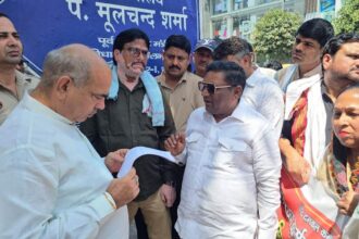 Government should give justice to the family of the employee who died in the fire: Naresh Shastri