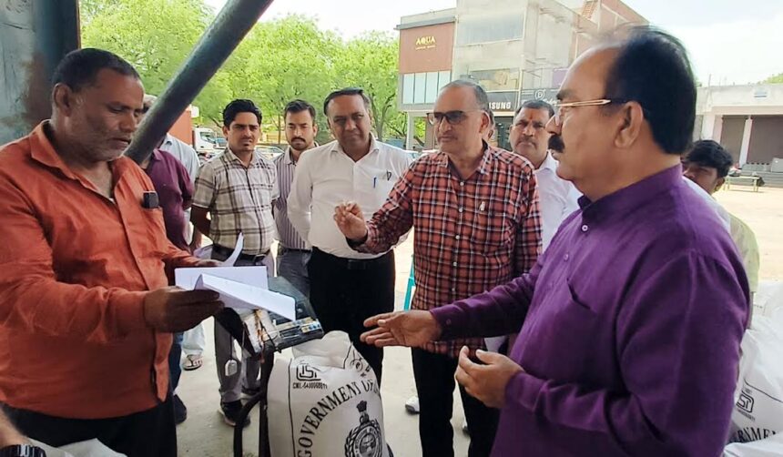 Wheat procurement began in the presence of Market Committee Faridabad Chairman Subhash Ahuja.