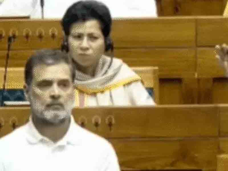 The PM said – Akhilesh is my friend, the SP chief folded his hands