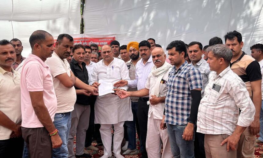 Government should give government job and compensation of Rs 1 crore to the martyred fire brigade personnel: Baljeet Kaushik