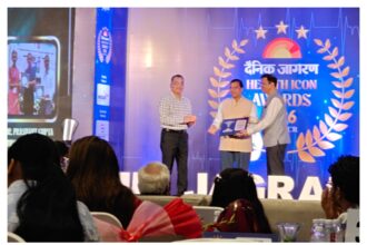 Dr Prashant Gupta, Dr Jitendra Singla and Dr Pooja Singla were honoured with the 'Health Icon Award' at a grand ceremony held in New Delhi.