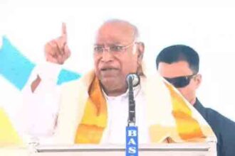 Kharge expressed regret over his statement on Gujaratis.