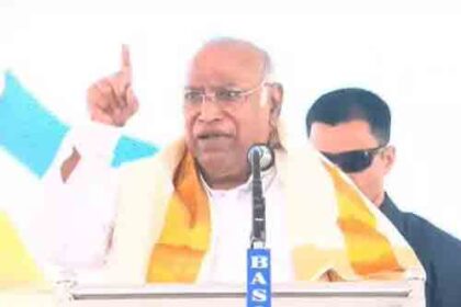 Kharge expressed regret over his statement on Gujaratis.