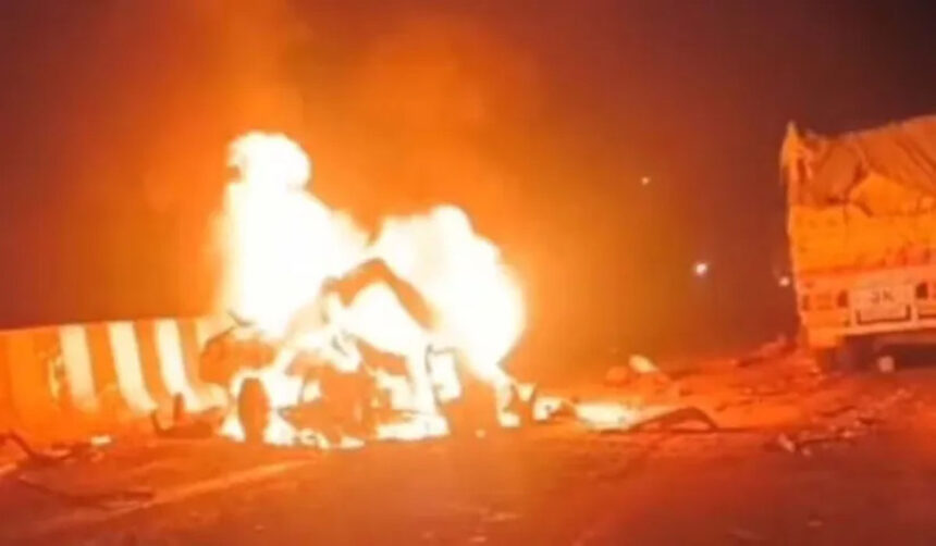 मिर्जापुर में भीषण सड़क हादसा: बोलेरो में जिंदा जले 9 लोग